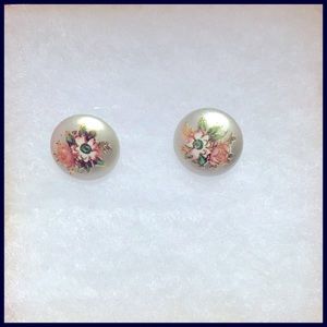 💥$13 Each or 3/$15💥5/8” Pearlescent Button Studs with a Floral Motif